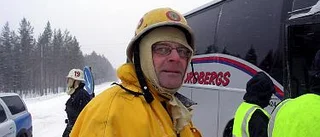 Tre skadade i krock buss-långtradare