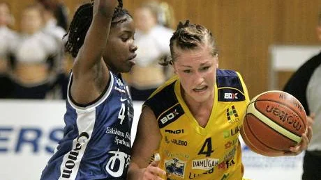 Frida Aili funderar på att ge sig ut i proffslivet.