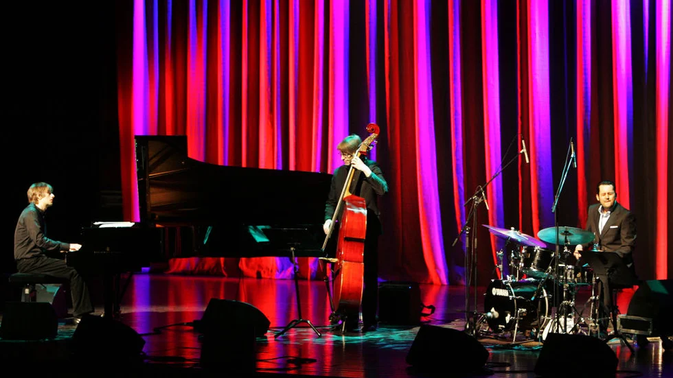 Jan Lundgren utgår från Beatles och Kraftwerk. Av det blir det pianojazz av bästa märke.