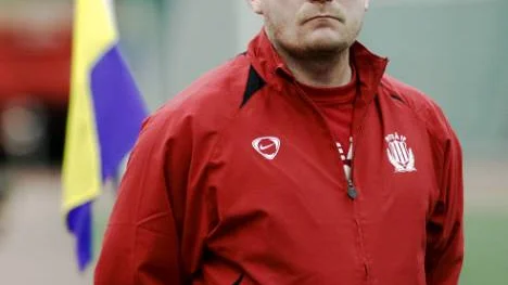 Peter Grundström kan vara på väg till Luleå Damfotboll eller utlandet.