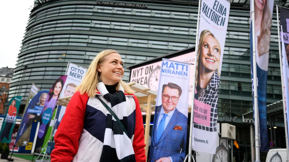 "Vi måste ta kontroll över de offentliga utgifterna", säger Elina Valtonen, vice ordförande för Samlingspartiet. Partiet leder i den sista opinionsundersökningen före riksdagsvalet den 2 april.