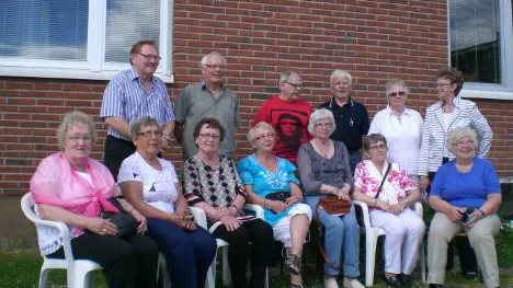 1952 års avgångsklass vid Pello folkskola har haft klassträff i Pello skola och firade 60-års jubileum.  Några i gruppen gjorde besök på Kittisvaara där ett minnesmärke har byggts upp av sten och med  gradmätning som gjordes av fransmännen 1736-1737. På bilden stående från vänster: Allan Lehto, Tor-Axel Nilsson, Tor Lahti, Sune Heikkilä, Sally Karlsson (Lehto) och Britta Lehto (Niemi). Sittande från vänster: Mari-Anne Koivumaa (Portankorva), Else-Maj Aasa (Pantzare), Ann-Lisa Nydestrand (Niemi), Laila Niska (Lantto), Dagny Björnström (Krutrök) och Eva Rova (Hämälä),