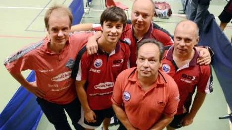Kebne fortsätter köra med säkra kort i årets seriespel. Från vänster Mats Lindmark, Alexander Borovik, Lennart Wikberg, Ove Johansson och Igor Krohin.