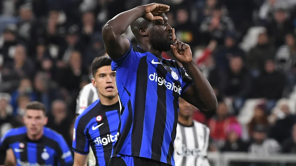 Inters Romelu Lukaku varnades för målgesten och blev utvisad. Juventussupportrar hånade honom också med apljud efter målet.