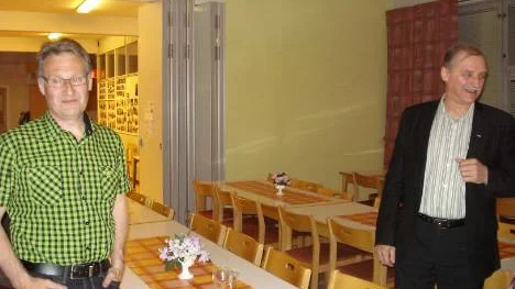 Majmöte hos Lions club Råneå. Lionspresidenten Inge Persson och Erland Nilsson.