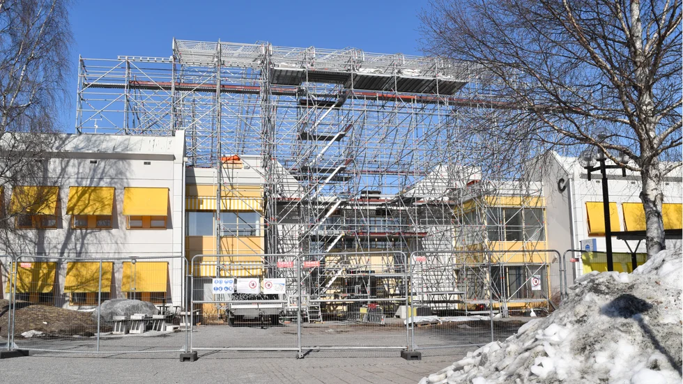 Området närmast byggnaden är avspärrat.