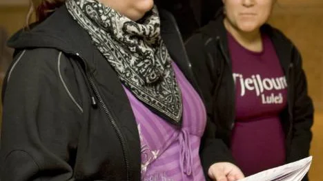 Hanna Hagman-Kröger har en 75-procentig anställning på tjejjouren i Luleå. Sandra Erixon och Veronica Männikkö är två av de ideella krafterna i föreningen som i helgen firar tioårsjubileum. FOTO: GÖRAN STRÖM