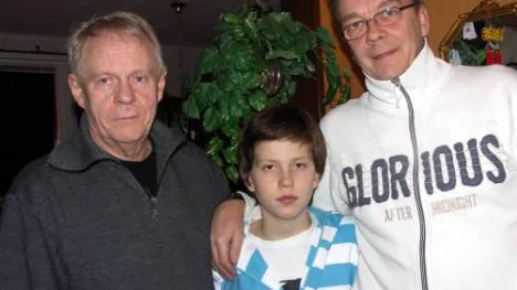 Bjarne Lindelöf och Lars-Göran Sjötoft var inte sen att rycka in för att få upp elvaårige Andreas Lidman från brunnens botten. I går fick han tillfälle att tacka dem båda.FOTO: Maria Ödalen