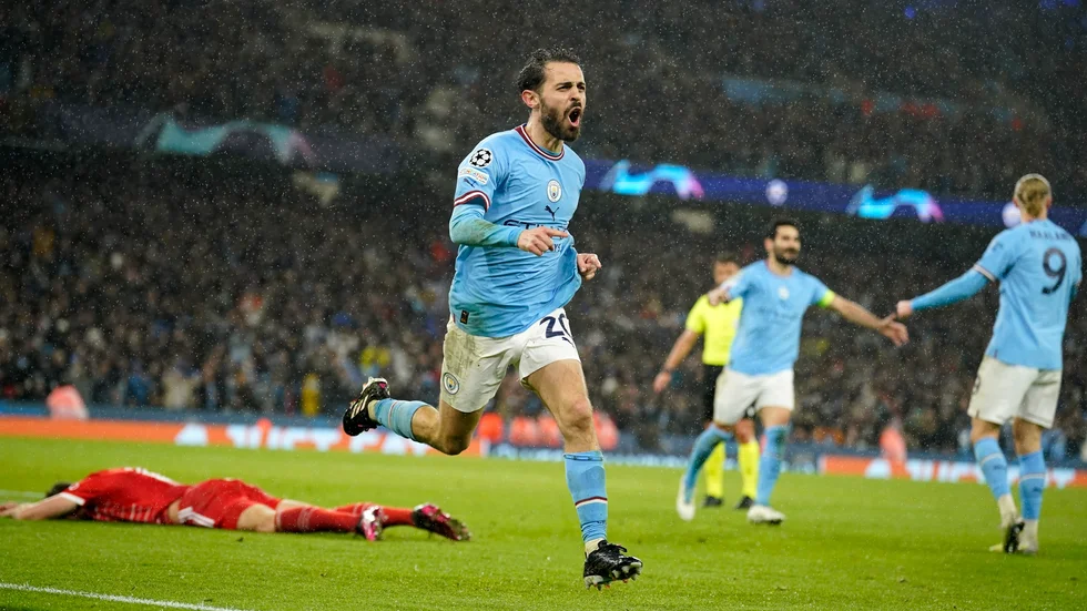 Manchester Citys Bernardo Silva firar 2–0-målet mot Bayern München.