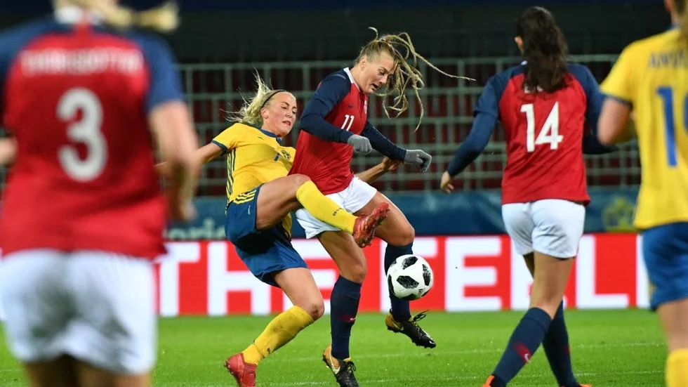Julia Karlernäs debuterade från start för Sverige.
