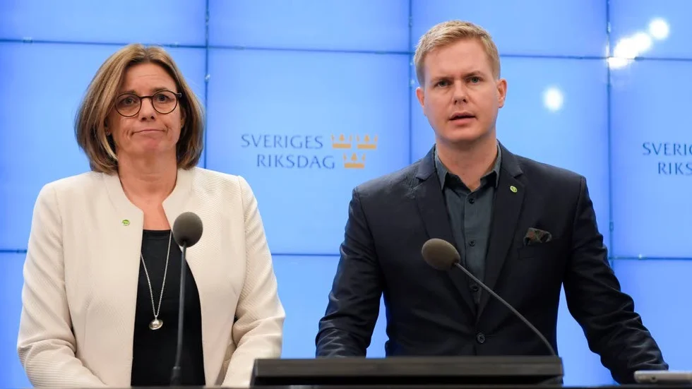 MP:s språkrör Isabella Lövin och Gustav Fridolin kommer alltid att hellre rösta på en S-ledd regering än en M-ledd regering i beroendeställning till SD. Så vad sysslar de med just nu?