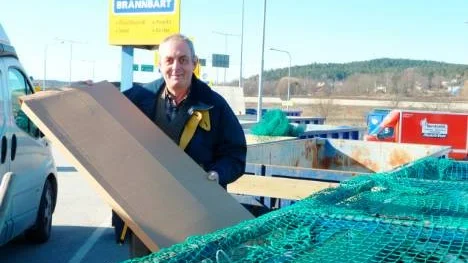 - För min del klarar jag mig utan tak över den här returpunkte i Åby, menade besökaren Christer Lindberg. Spara hellre takpengarna till den kommande investeringen på Idrottsparken för att bygga ihop läktarhörnet!