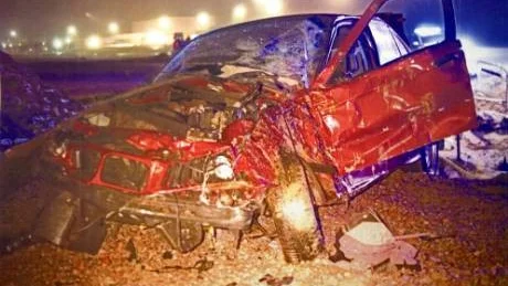 Den nya bilen blev totalkvaddad i olyckan. Foto: Polisen