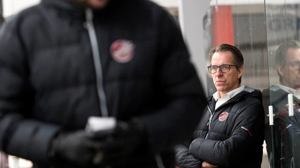 Piteå Hockey jagar sex poäng och en positiv anda i helgen. Tränaren Anders Johansson är hoppfull inför hemmamatcherna. (Arkivbild)