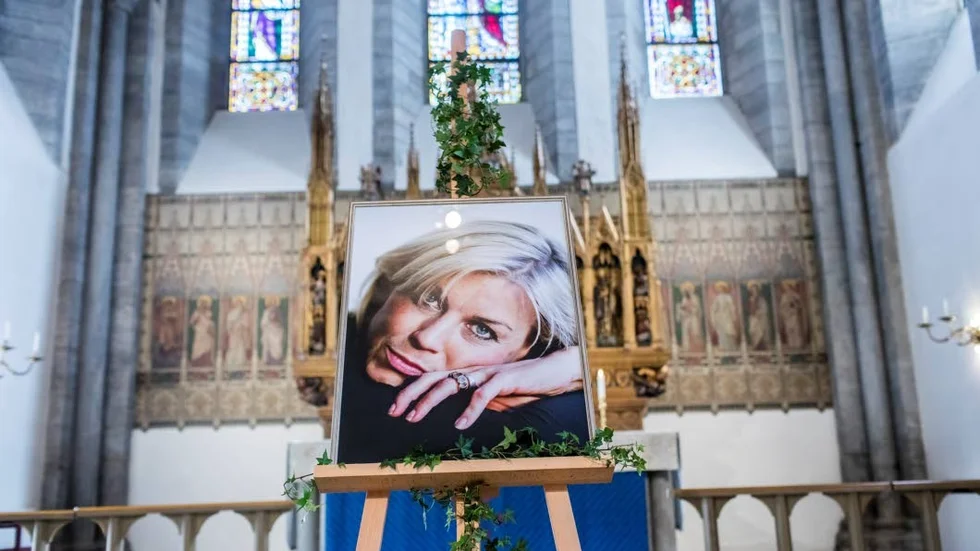 Artisten Josefin Nilsson begravdes i Visby domkyrka 2016. Dokumentären om hennes relation med en våldsam man får nu effekter i Piteå.
