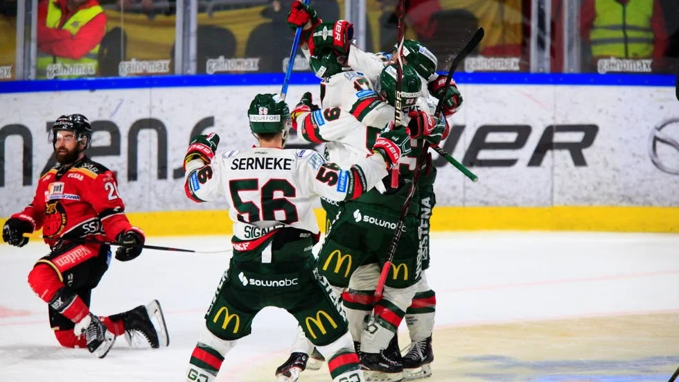 Luleå på knä efter första semifinalen mot Frölunda. Gästerna vann i Coop Arena efter sudden death.