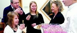 Kokbok ska få unga att äta bättre