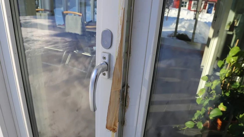 Uppbrutet. Altandörrar på baksidan är vanliga ingångsvägar för tjuven. (Arkivbild)