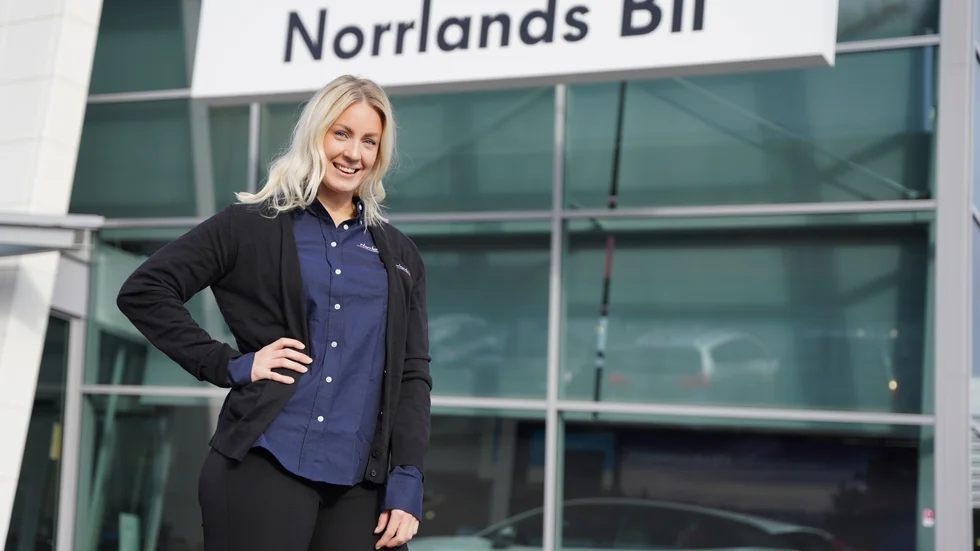 Ellinor Drugge, säljare på Norrlands bil i Luleå ser ett ökat intresse för elbilar. ”Jag tror att mer eller mindre alla hushåll kommer ha ett elfordon i sitt hem inom en snar framtid”, säger hon.