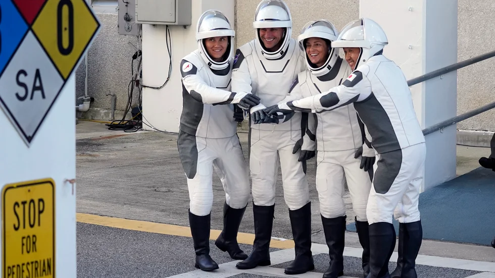 De fyra rymdresenärerna Anna Kikina, Josh Cassada, Nicole Mann och Koichi Wakata inför uppskjutningen i Cape Canaveral i Florida.