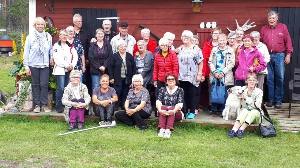 Samling av alla gäster i Skorrejaur