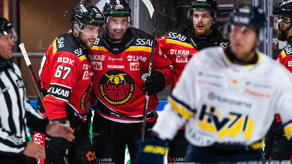 När Linus Fröberg satte 2-0 mot sitt gamla lag HV71 så firade centern inte speciellt mycket. "Jag har tänkt på det där".