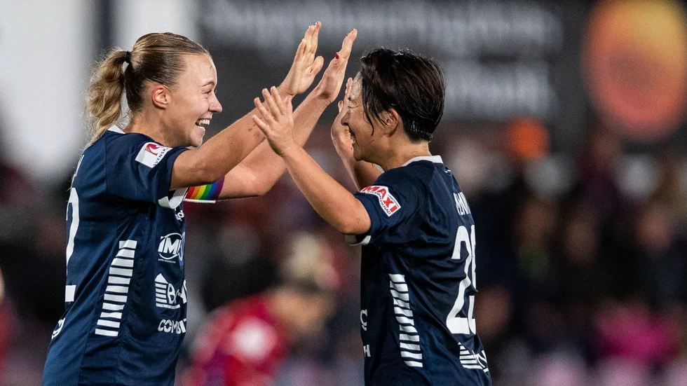 Olga Ahtinen och Yuka Momiki jublar.