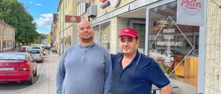 Störst i Strängnäs på Tiktok – Gladamarko och Pelles Burgare ✓200 000 följare ✓Sprider kärlek ✓Nya "Marko-burgaren"