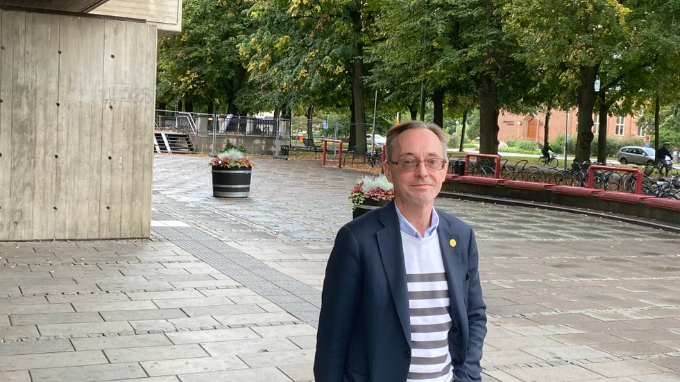 Gunnar Axén har tidigare bland annat suttit i riksdagen för Moderaterna. Han var också tidigare ordförande i hårt kritiserade bolaget Allra.