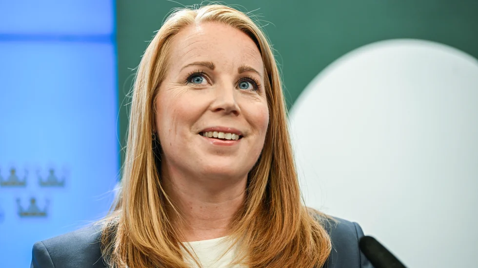 Centerns partiledare Annie Lööf (C) meddelar sin avgång under en pressträff på torsdagen.