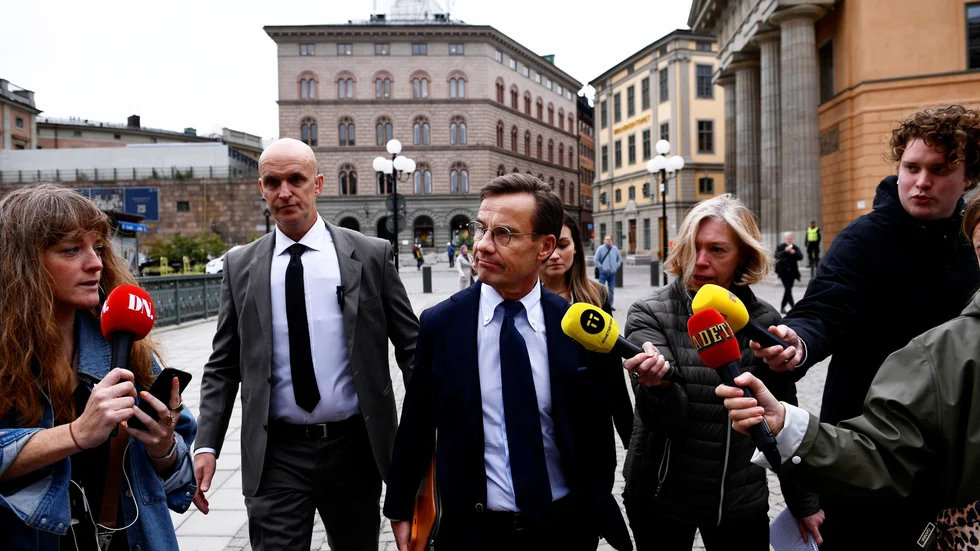 Moderaternas partiledare Ulf Kristersson på väg till riksdagens talman måndag förmiddag.