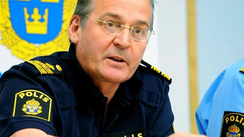 Minst tre månaders väntetid för att få en vapenlicens. Enligt Öystein Kärneskog, chef för rättsenheten, beror problemen på ett nytt ärendesystem och pensionsavgångar.