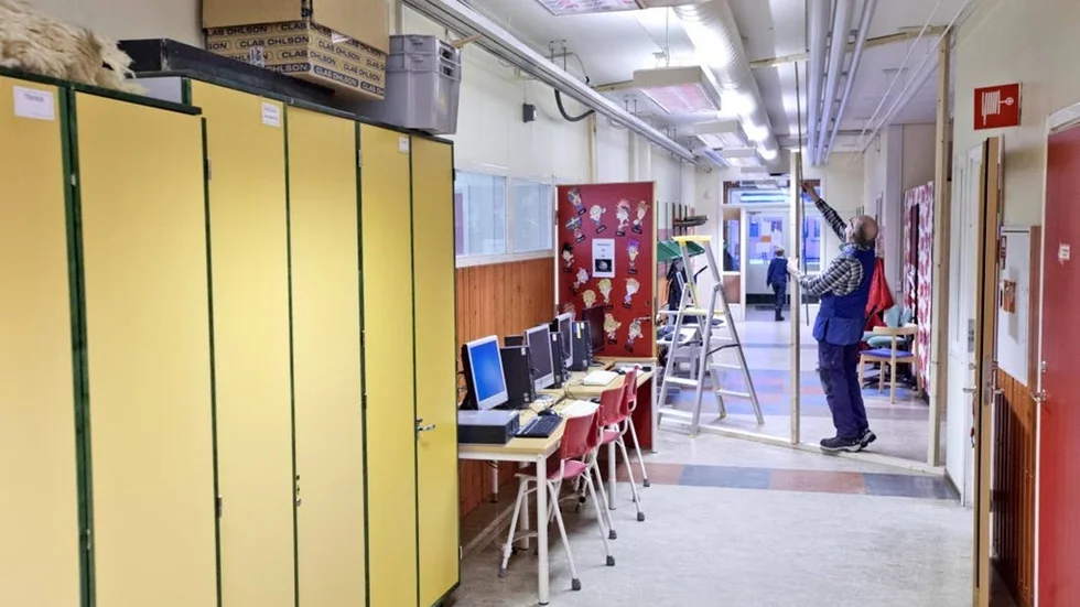 Reparationerna av vattenskadorna på Strömnässkolan pågår för fullt och kan komma att utökas.