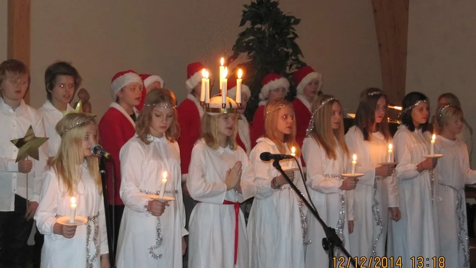 Lucia och tomtar var ett av inslagen i Infjärdens PRO:s julmöte.