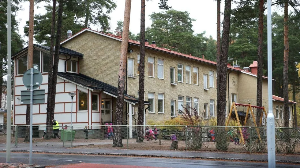 Har evakuerats. Frita i källarvåningen på Lilla Åbymoskolan i Åby, har evakuerats på grund av luktproblem.