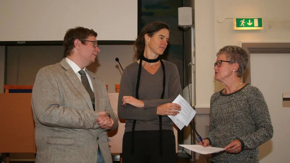 Treklöver. Mattias Ravander (S), Meta  Berghauser Pont (MP) samt Yvonne Persson (M) under måndagens pressträff då samarbetet tillkännagavs.