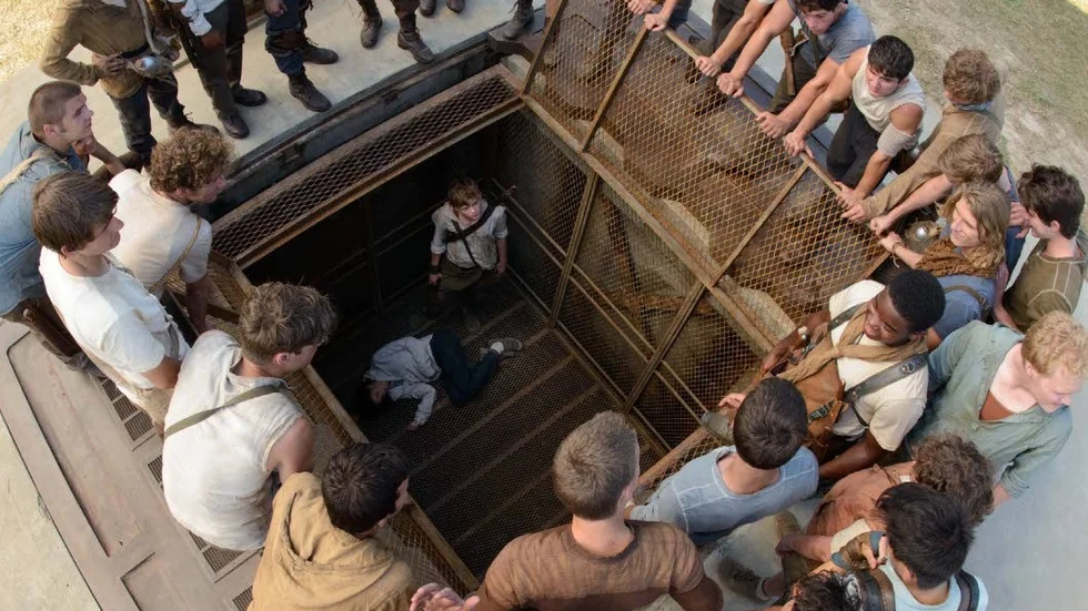 En gång i månaden levereras en ny pojke med en mystisk hiss i "The maze runner". När Thomas anländer börjar saker förändras i det lilla separerade samhället. 
Foto: 20:the century Fox