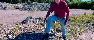 Grustaget kryper närmare Lars tomt
