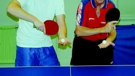 Faik:s rutinerade pingisduo Roger Bjuhr och Lennart Björk är beredda på division 2-spelet. Efter seriesegern i division 3 förra säsongen ligger en svår uppgift framför Faik.  
Foto: Gunnar Johansson
