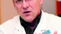 Bo Orlenius, verksamhetschef för barnkliniken i Norrköping har svårt att se några nackdelar med att mottagningens verksamhet flyttar in och integreras med dagavdelningens verksamhet. "Det blir lite trängre för läkarna på deras expeditioner, men för övrigt ser jag det som en kvalitetshöjning."
FOTO: NICLAS SANDBERG