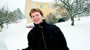 - Vi siktar fortfarande på att starta ett privat äldreboende här på Vikbolandet och kanske här på Menaås, som tidigare varit ett ålderdomshem, säger Gunilla Fredriksson, men i så fall krävs det både en om- och tillbyggnad med tanke på dagens krav på äldreboenden.Foto: Niclas Sandberg