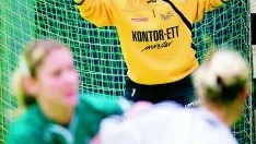 Maria Wisth var stabil mellan stolparna, men det blev ändå förlust i hemmamatchen mot S-hof. 	Foto:Niclas Sandberg