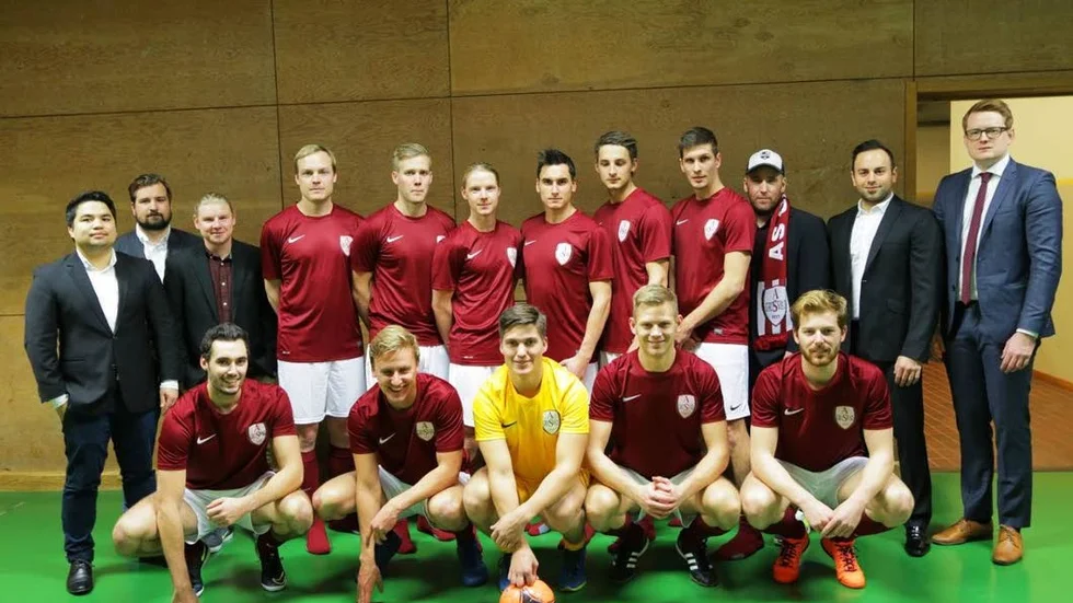 Hemvändarlaget AS Grosvad. Stående: Hugo Uppenberg, Johan Niklasson, Niclas Hallestig, Ola Pynnönen, Max Skatka, Dennis Hallestig, Josef Gustafsson, David Henriksson, Tobias Stucki, Roger Sjöberg, Olgay Kaya, Max Hellberg. Sittande: David Gustafsson, Fredrik Billström, Viktor Kjellander, Jonas Forsner och Rasmus Sundkvist.