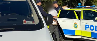 Hotade spränga pantbanken – här grips den misstänkte mannen ✓Huset utrymdes ✓"Bomben inte skarp" ✓Stora avspärrningar