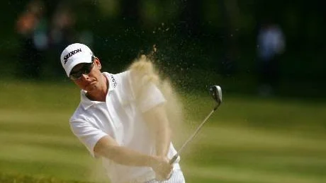 Henrik Stenson i en bunker på åttonde hålet. Svensken spelar, första rundan i går, på europatouren i Virginia Water, England. Foto: Scanpix