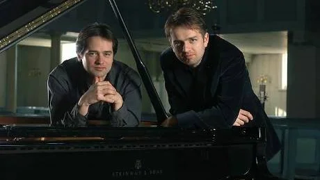 Världspianisterna Patrik och Peter Jablonski kommer till Mariagården i början av november och ger en klassisk konsert där verk av bland annat Ravel, Debussy och Mozart framförs.Foto: Privat