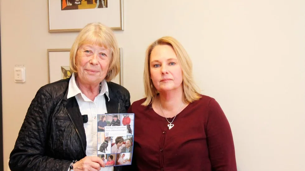 Socialnämndens ordförande Inga-Lill Östlund (FP) samt sektorchefen för vård och omsorg Teresa Svensson.