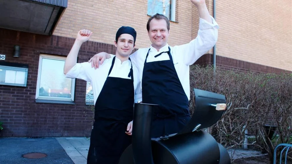 Skärblackakockarna Patrik Andersson och Morgan Lundin tillsammans med Emmelie Jeppsson, vann en av dem deltävlingar, när SM i grillning avgjordes i Göteborg.