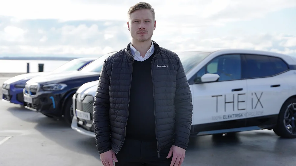 "Vi har gått från att sälja uteslutande diesel, bensin till att i stort sett 90 procent av kunderna vill ha en elektrifierad bil och efterfrågar vad som finns att tillgå", säger Fredrik Modig.