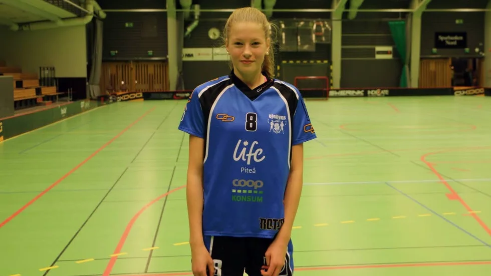 HATTRICK. 15-åriga jättetalangen  Julia Granberg sköt hälften av målen när Öjebyn förlorade premiären mot Kalix med uddamålet, 6–7.